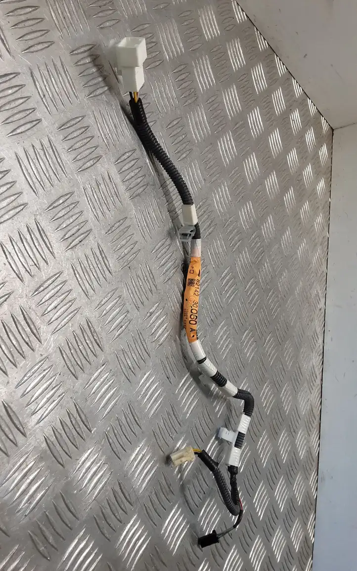 Lexus GS 300 350 430 450h (2004 - 2007) 8214230060 Прочая электропроводка — фото 1