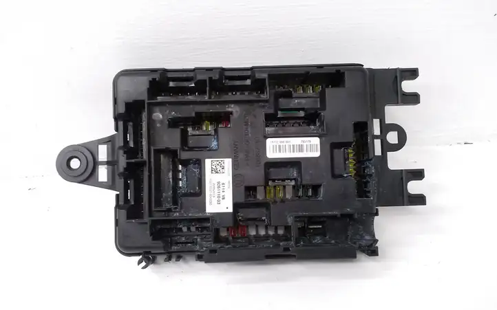 BMW 3 F30 F35 F31 (2012 - 2018) 9261110 Блок предохранителей — фото 2