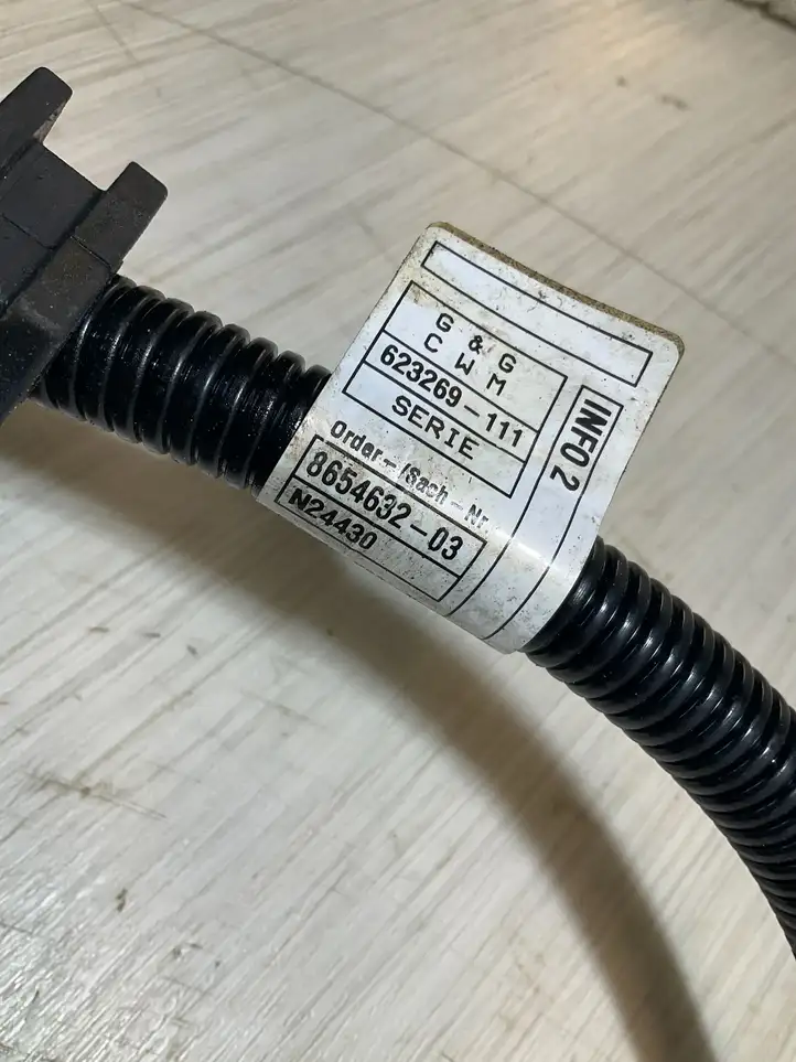 BMW 1 F40 (2019 - ) 8654632 Плюсовой провод аккумулятора — фото 3