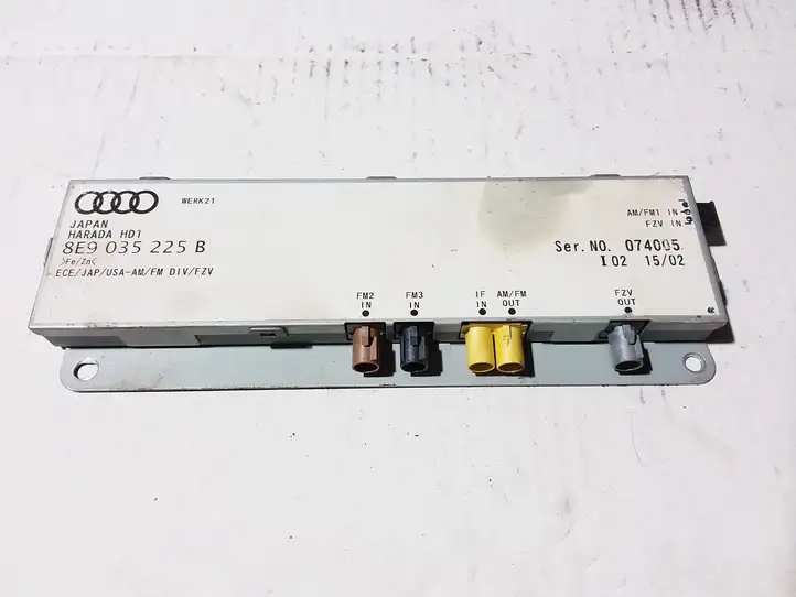 Audi A4 S4 B6 8E 8H (2000 - 2006) 8E9035225B Усилитель антенны — фото 1