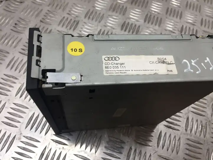 Audi A4 S4 B6 8E 8H (2000 - 2006) 8E0035111 CD/DVD чейнджер — фото 3