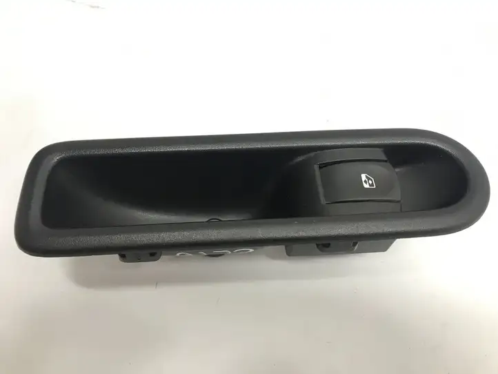 Renault Clio III (2005 - 2012) 8200294357 Кнопка стеклоподъемников — фото 1