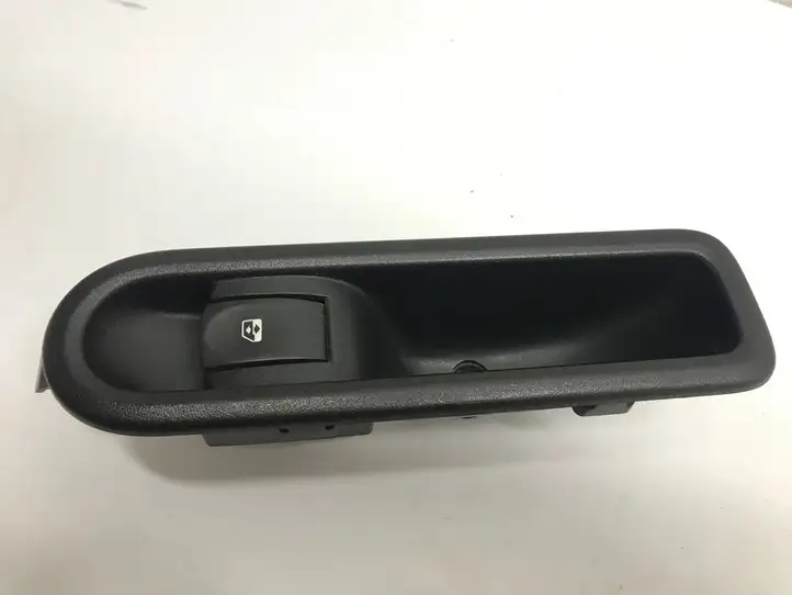 Renault Clio III (2005 - 2012) 8200294357 Кнопка стеклоподъемников — фото 9