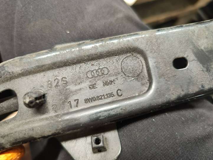 Audi A4 (2015 - 2019)  8W0821135C Держатель крыла