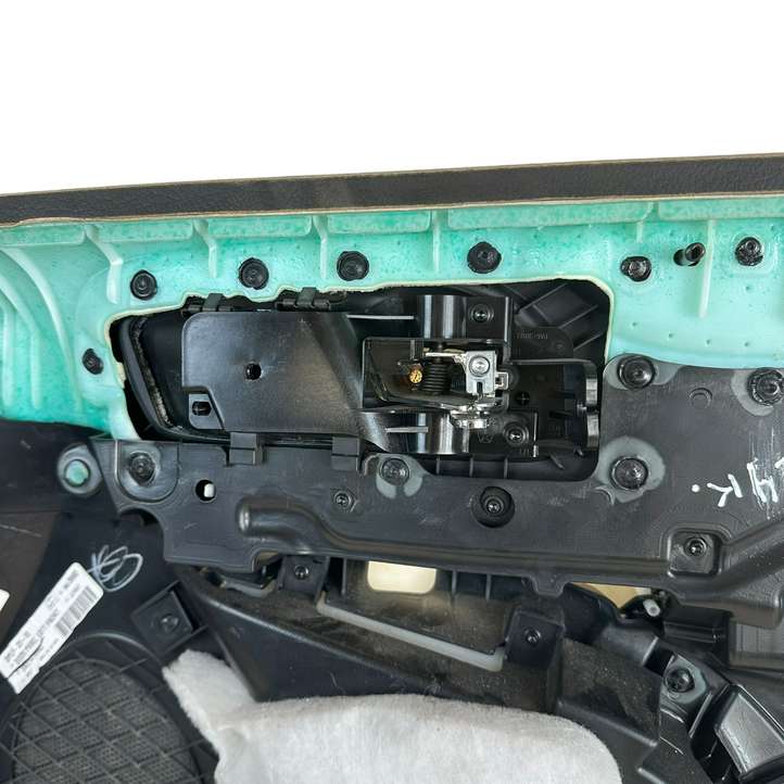 Dodge Grand Caravan (2007 - 2020)  5NX172X9AD Обшивка передней двери