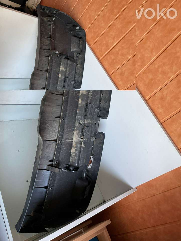 Audi A4 (2000 - 2006)  8E9867979C Обшивка крышки багажника