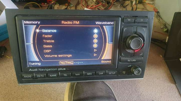 Audi A4 (2004 - 2009)  8E0035192C Радио/ проигрыватель CD/DVD / навигация