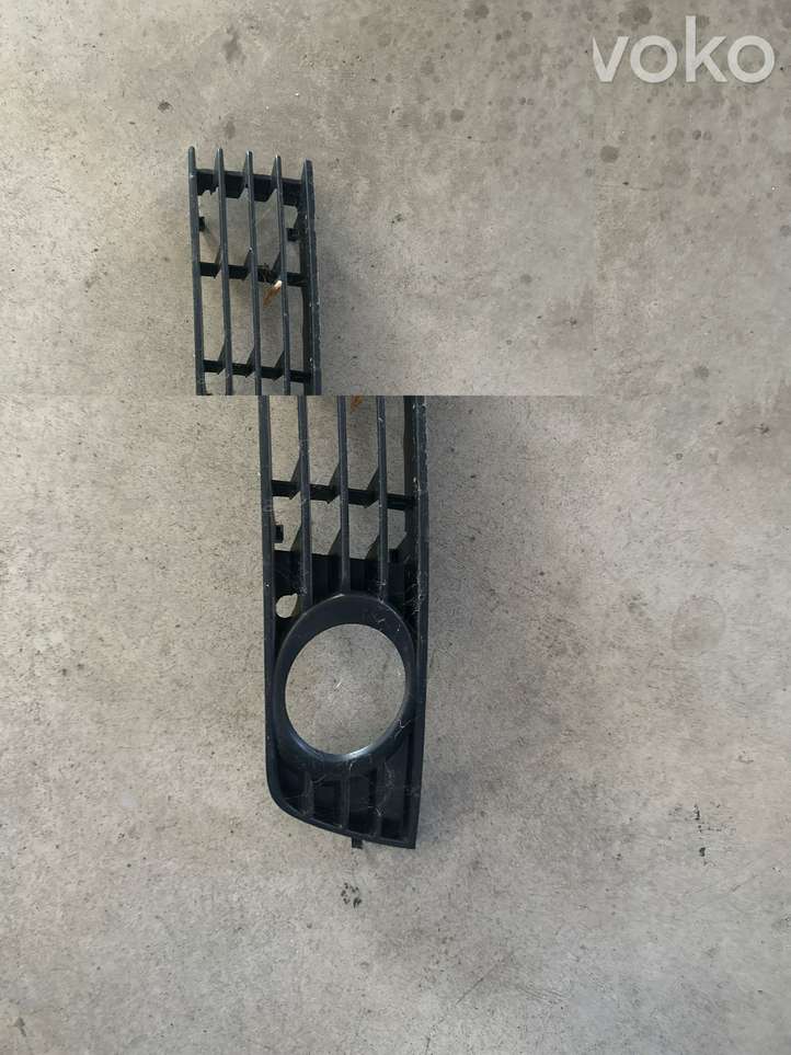 Audi A4 (2000 - 2006)  8E0807681 Декоративная решётка противотуманной фары