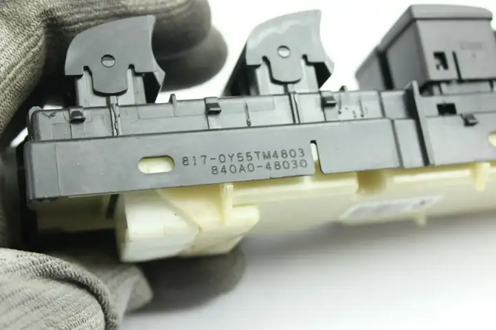 Lexus RX 450H (2012 - 2015) 840A048030 Кнопка стеклоподъемников — фото 3