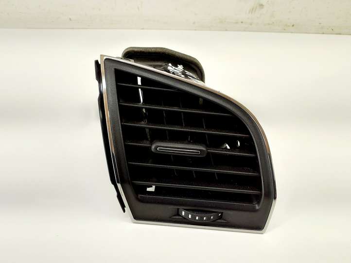 Skoda Fabia Mk3 (NJ) (2015 - 2021)  6V0819702C Воздушная решётка окна