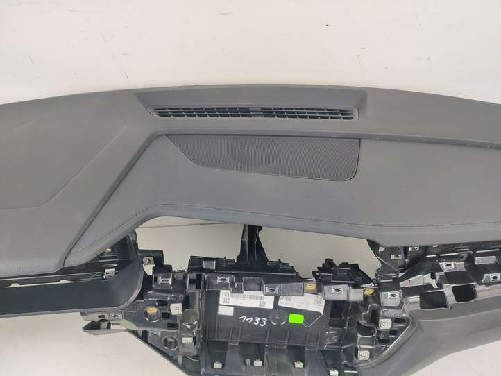 Audi e-tron (2018 - )  4KL857001E Панель