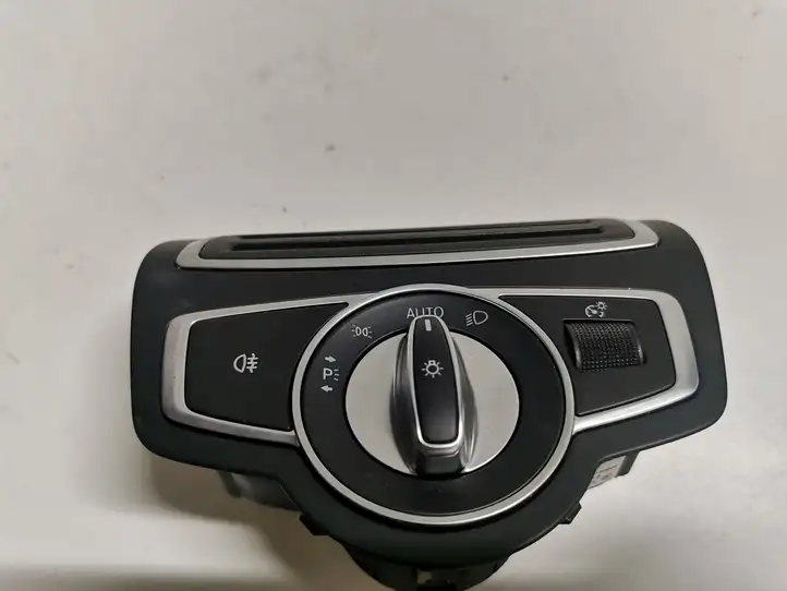 Mercedes-Benz C W205 (2014 - 2021) 2058210059 Включатель фонарей — фото 1