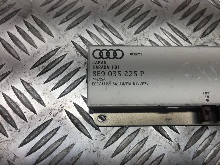 Audi A4 S4 B7 8E 8H (2004 - 2009) 8E9035225P Усилитель антенны — фото 2
