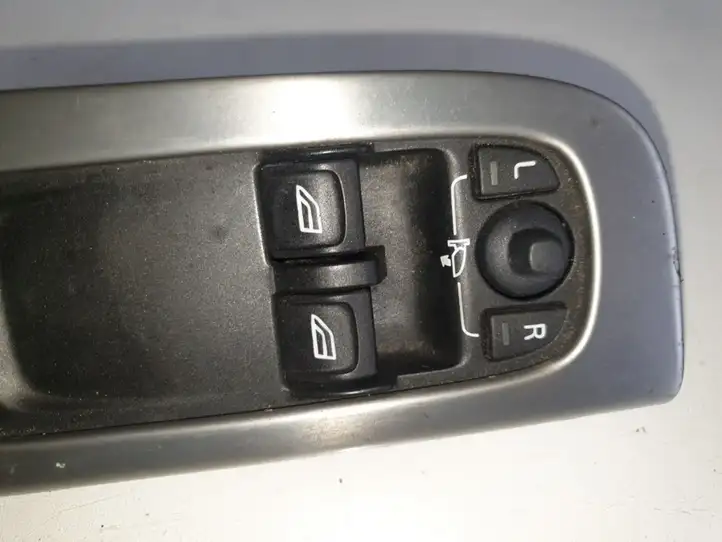 Volvo C30 (2007 - 2010) 31295125 Кнопка стеклоподъемников — фото 4