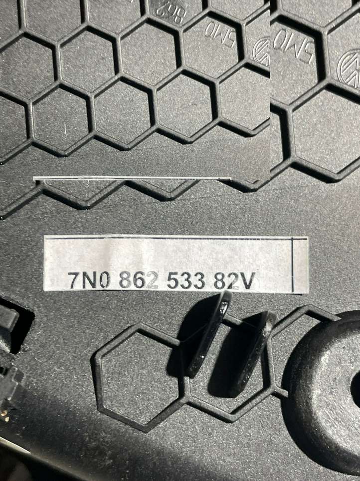 Volkswagen Tiguan (2011 - 2016)  5M0862533 Передний держатель чашки