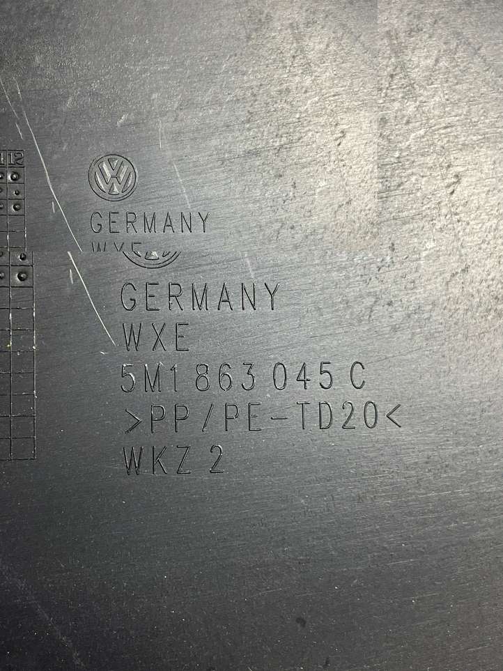 Volkswagen Tiguan (2011 - 2016)  5M1863045 Боковая отделка пространства для ног