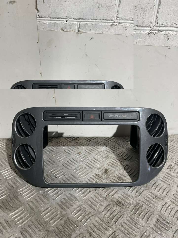 Volkswagen Tiguan (2011 - 2016)  5N0858069J Отделка радио/ навигации