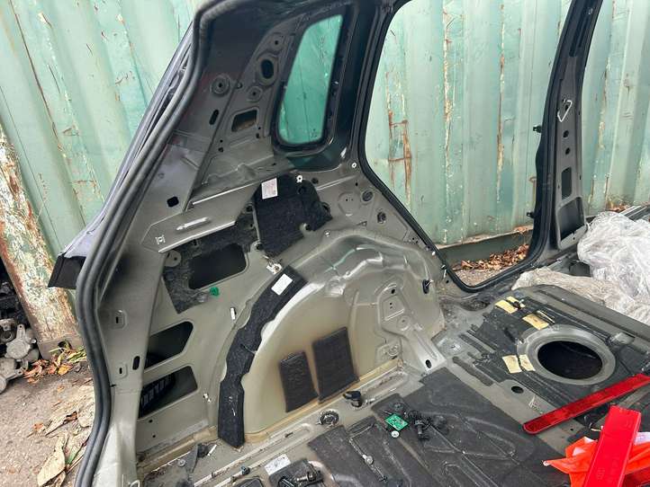 Volkswagen Tiguan (2011 - 2016)   Задняя четверть