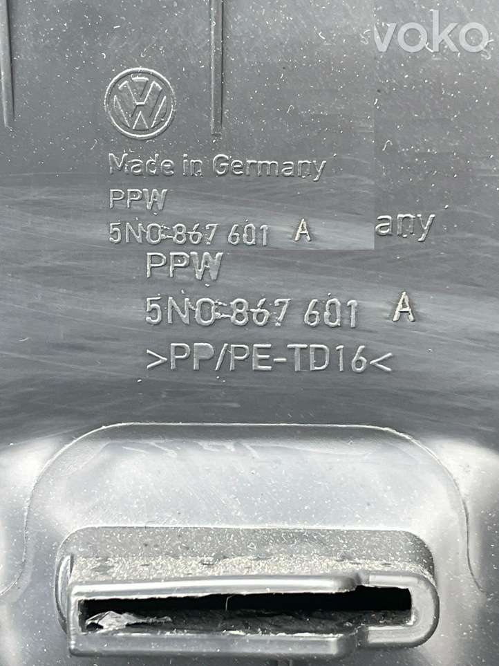 Volkswagen Tiguan (2011 - 2016)  5N0867601A Обшивка крышки багажника
