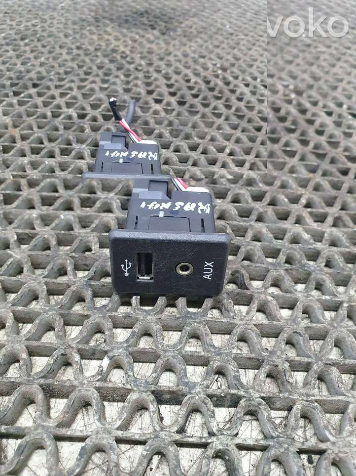 Nissan Qashqai (2013 - 2017)  795405004 Разъем USB