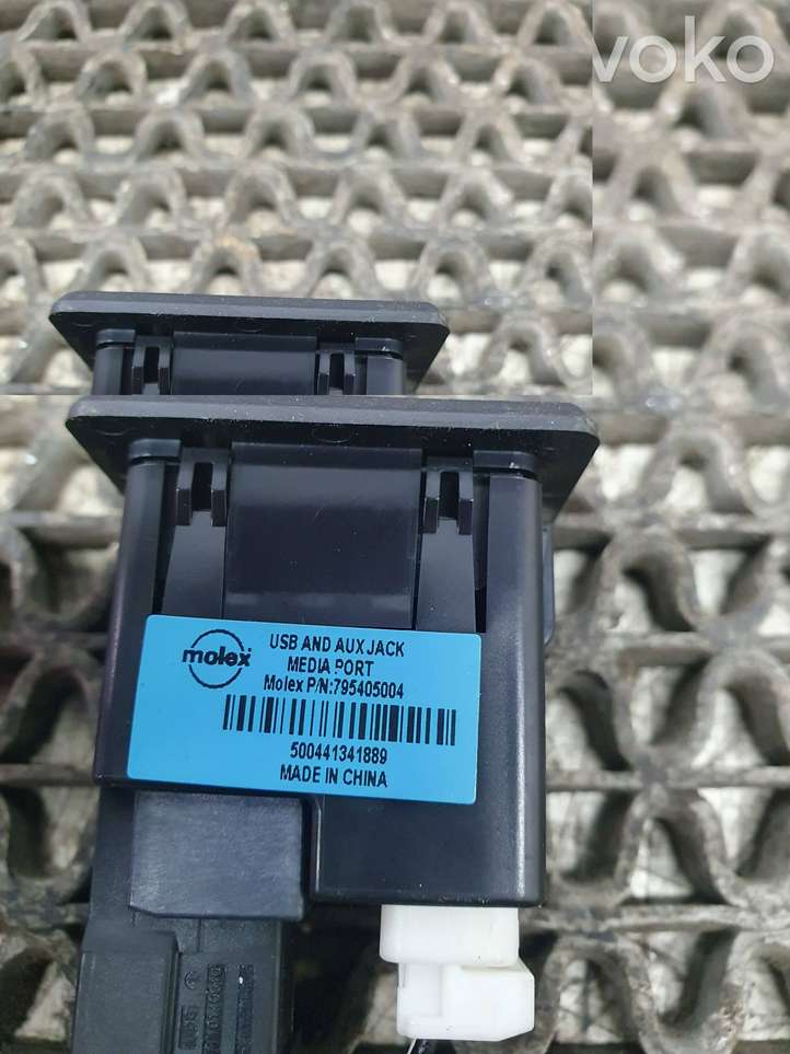 Nissan Qashqai (2013 - 2017)  795405004 Разъем USB