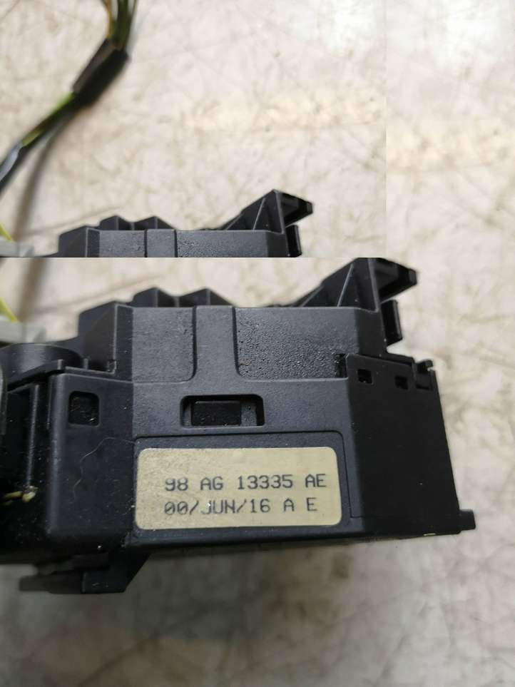 Ford Focus (1998 - 2004)  98AG13335AE Ручка поворотов/ фонарей