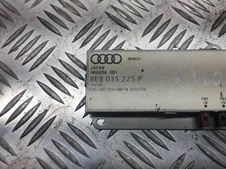 Audi A4 S4 B7 8E 8H (2004 - 2009) 8E9035225P Усилитель антенны — фото 2