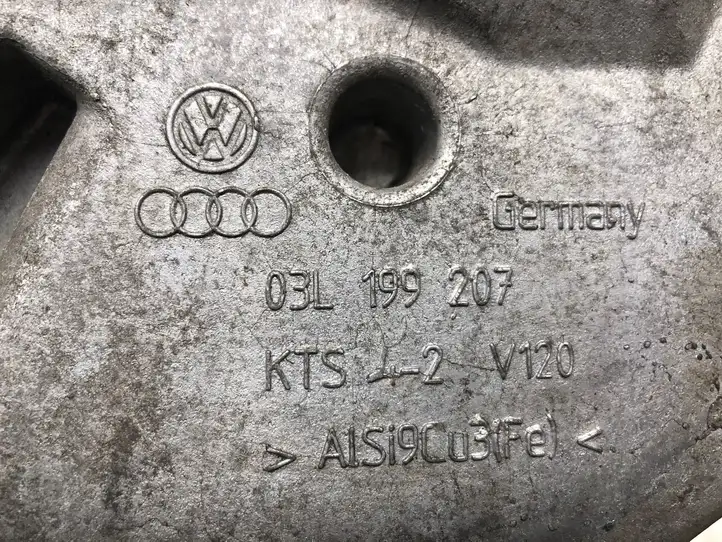 Volkswagen Touran II (2010 - 2016) 03L199207 Кронштейн двигателя — фото 3