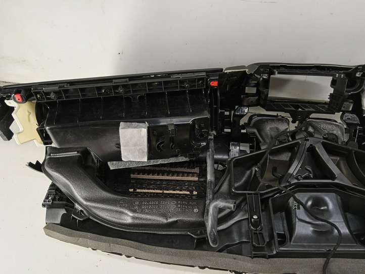 BMW 7 G11 G12 (2015 - 2022)  9299421 Панель