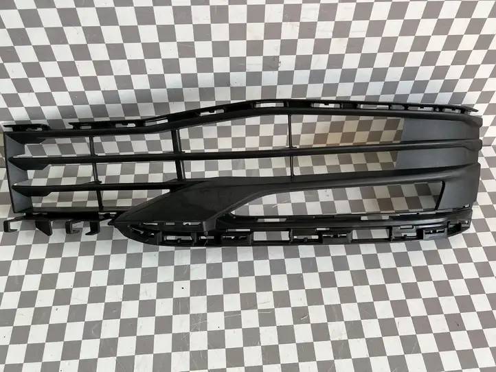 BMW 5 G30 G31 (2016 - ) 51117385262 Нижняя решетка переднего бампера — фото 1