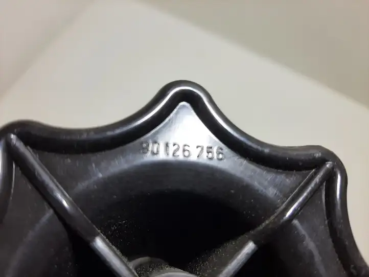 Opel Astra J (2012 - 2015) 1315006 Болт крепления запасного колеса — фото 3