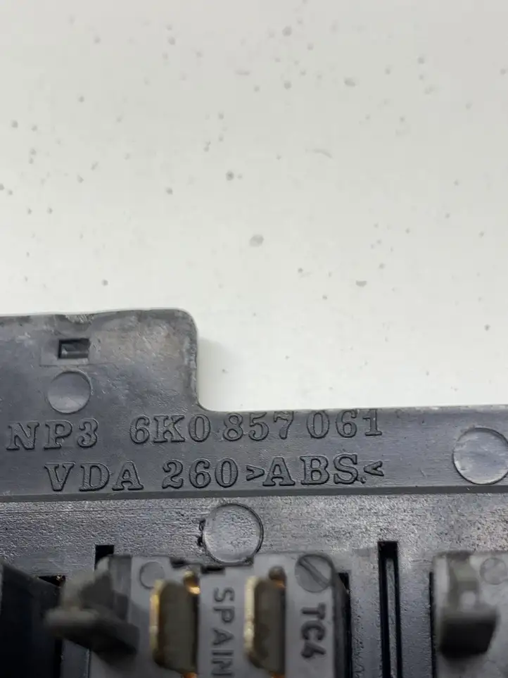 Seat Cordoba (6K) (1999 - 2002) 6K0857061 Блок кнопок стеклоподъемников — фото 3