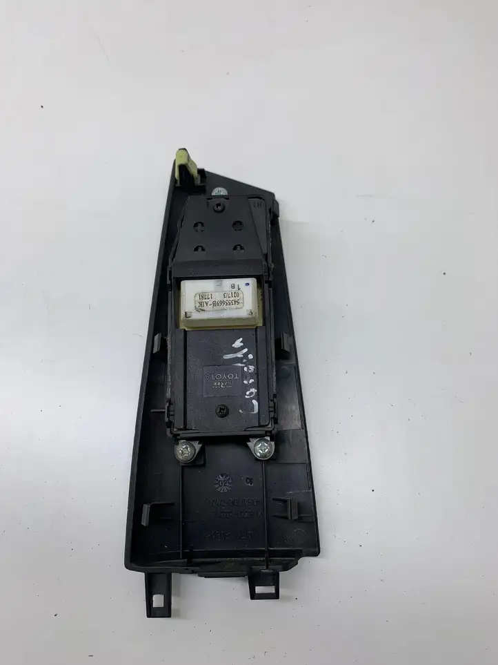 Toyota Corolla E120 E130 (2000 - 2004) 7423202290 Кнопка стеклоподъемников — фото 2