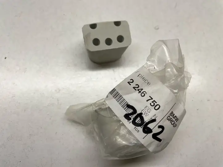 BMW 5 E39 (1996 - 2003) 2246750 Кронштейн панели радиатора — фото 1