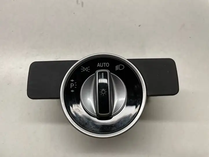 Mercedes-Benz CLA C117,X117,W117 (2013 - 2019) 2129051151 Включатель фонарей — фото 1