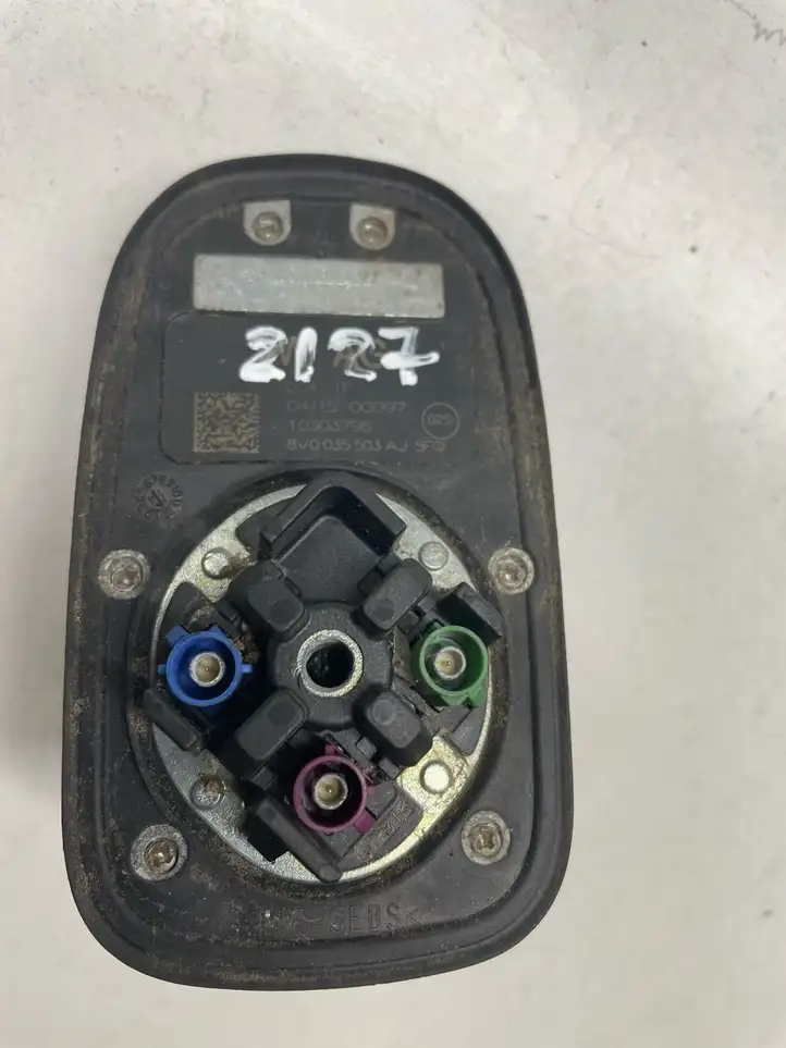 Audi A3/S3 8V (2012 - 2016) 8V0035503 GPS антенна — фото 2