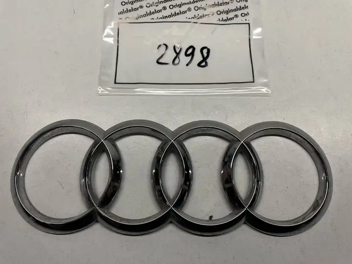 Audi A3/S3 8V (2012 - 2016) Эмблема производителя — фото 1
