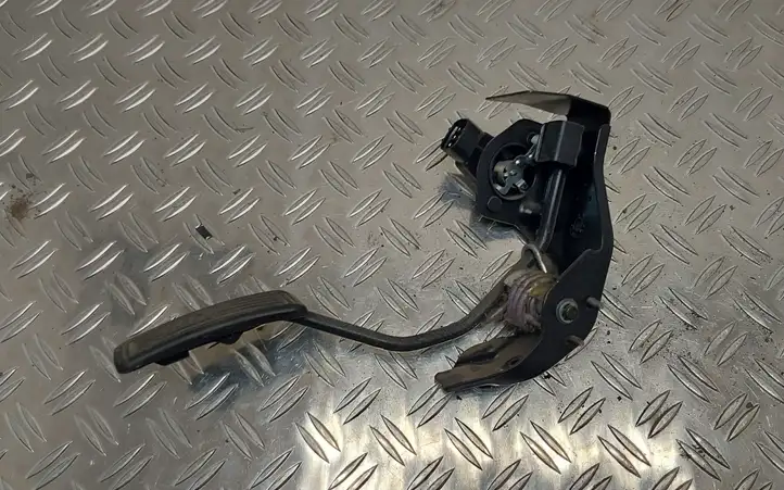 Toyota Corolla Verso AR10 (2004 - 2009) 8928152021 Педаль акселератора — фото 3
