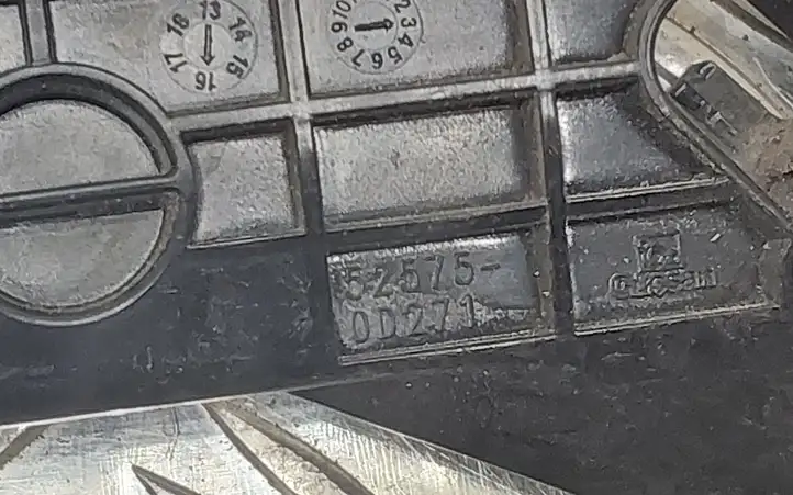 Toyota Yaris (2012 - 2014) 525750D271 Кронштейн заднего бампера — фото 2