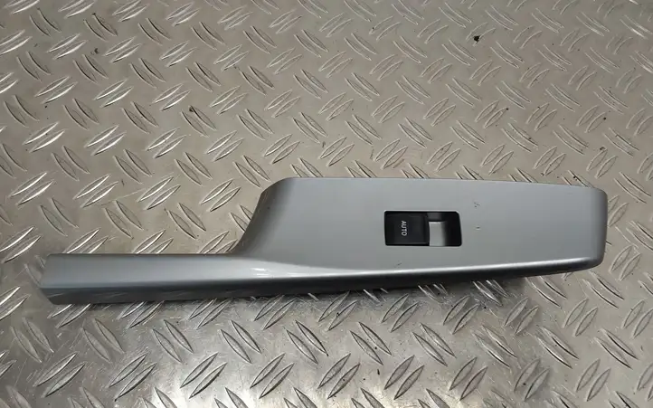 Toyota Prius+ (ZVW40) (2011 - 2018) 7427247070 Накладка кнопки стеклоподъемника — фото 1