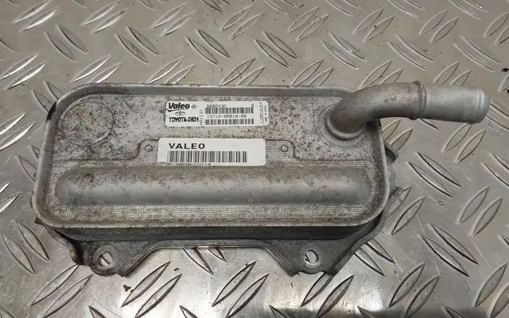 Toyota Corolla Verso AR10 (2004 - 2009) 157100R010 Радиатор масла двигателя — фото 1