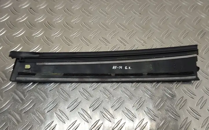 Toyota Avensis T270 (2012 - 2015) 7570805010 Прочие внешние детали — фото 3