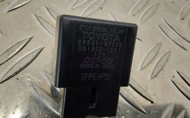 Toyota Prius+ (ZVW40) (2011 - 2018) 895A147010 Реле задних фонарей — фото 3