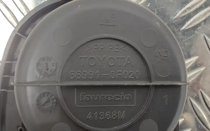 Toyota Verso (2012 - 2015) 669910F020 Прочие детали салона — фото 1