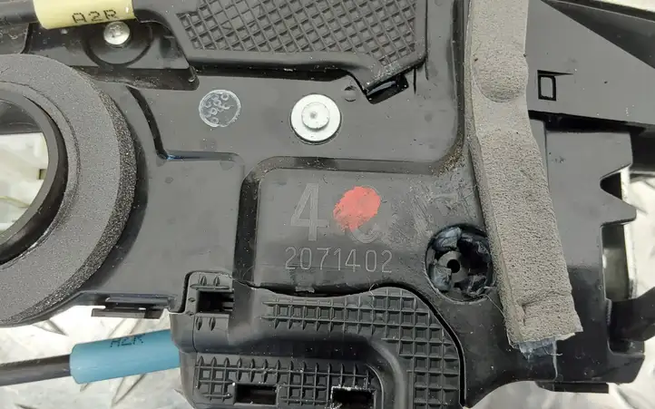 Toyota Prius+ (ZVW40) (2011 - 2018) 2071402 Замок задней двери — фото 2