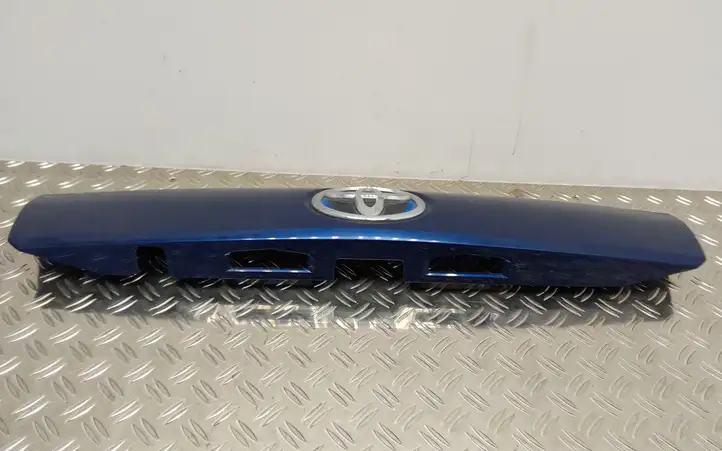 Toyota Prius+ (ZVW40) (2011 - 2018) 7680147090 Подсветка номера — фото 2