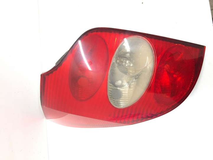 Renault Laguna (2001 - 2005)   Задний фонарь в кузове