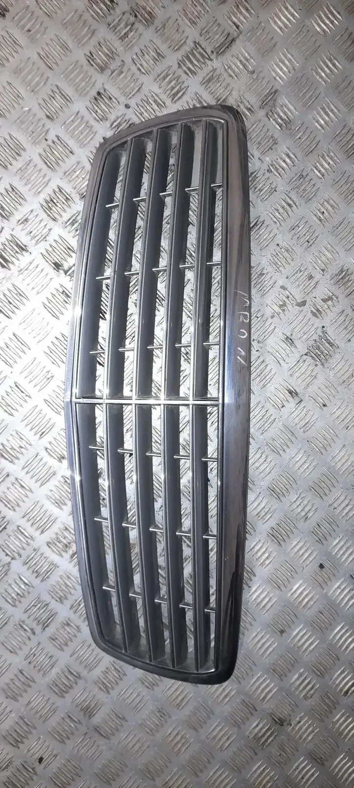 Mercedes-Benz E W211 (2002 - 2009) A2118800383 Передняя решетка — фото 1