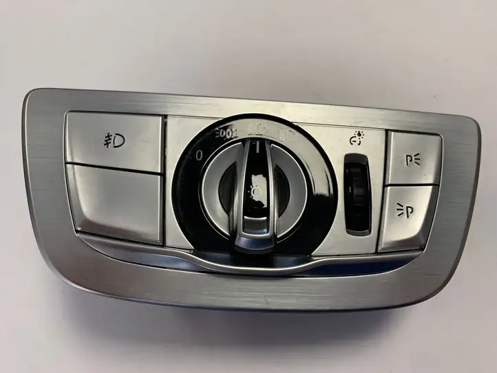 BMW 7 G11 G12 (2015 - 2022) 9388937 Включатель фонарей — фото 1