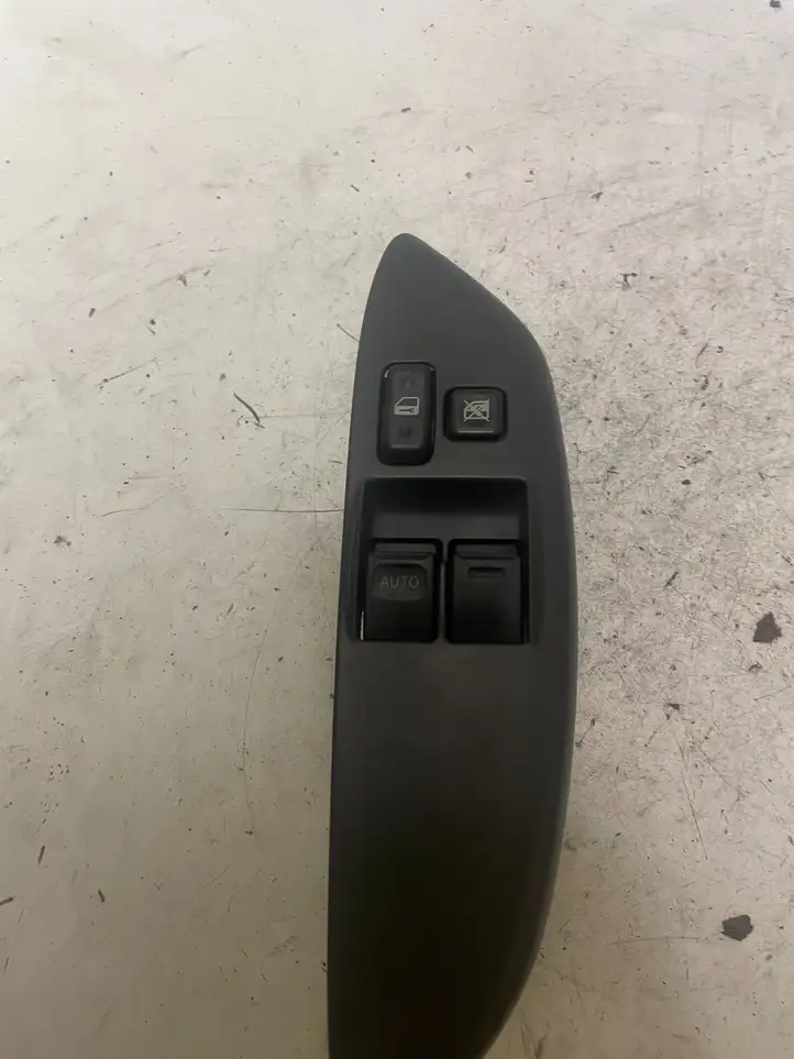 Toyota Yaris (2003 - 2005) 0115N34 Блок кнопок стеклоподъемников — фото 1